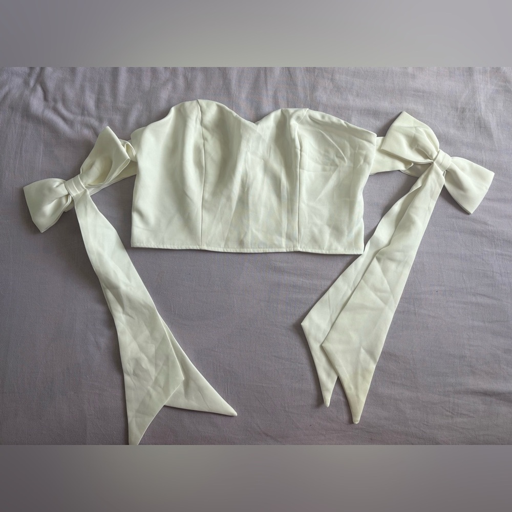 Elegant White Strapless Crop Top